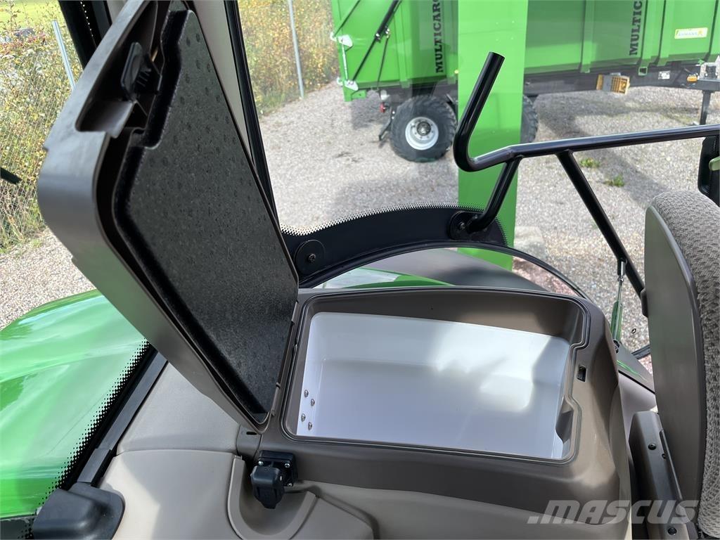 John Deere 6215R الجرارات