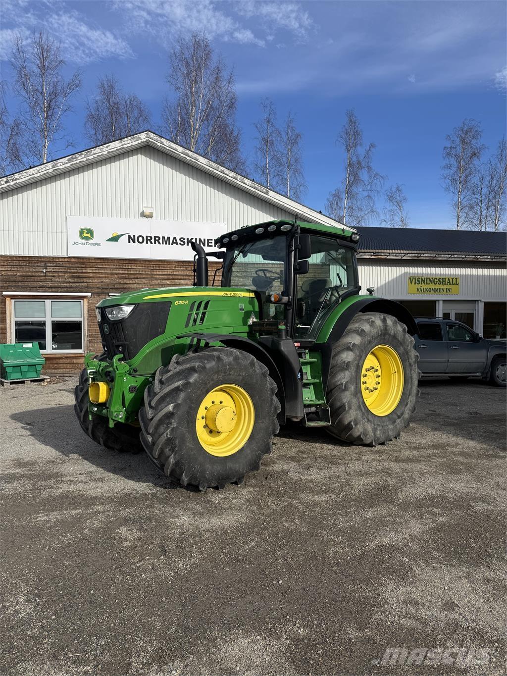 John Deere 6215R الجرارات