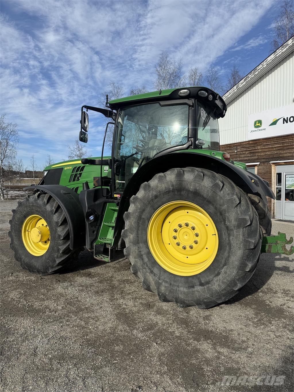 John Deere 6215R الجرارات