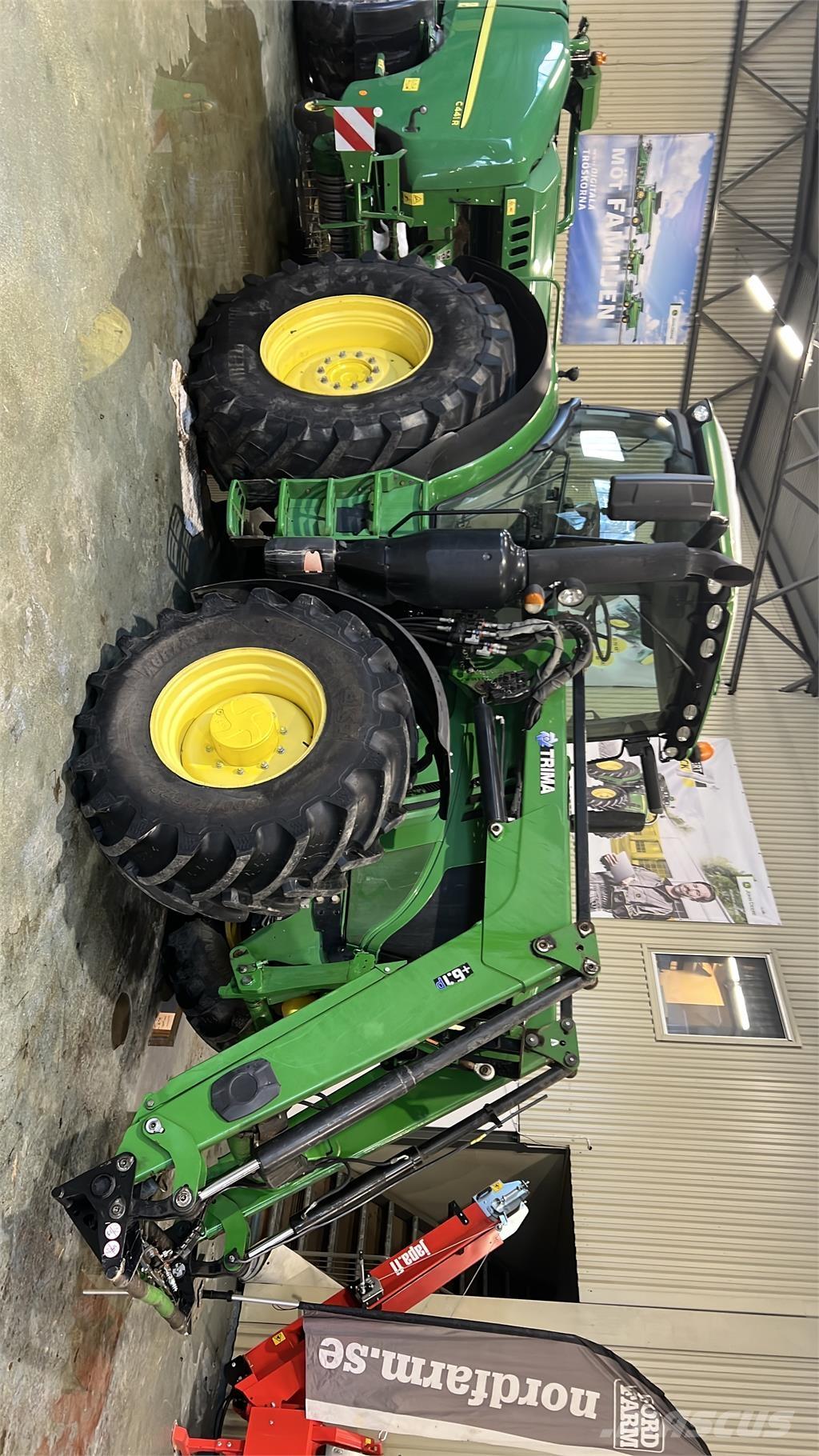 John Deere 6215R الجرارات