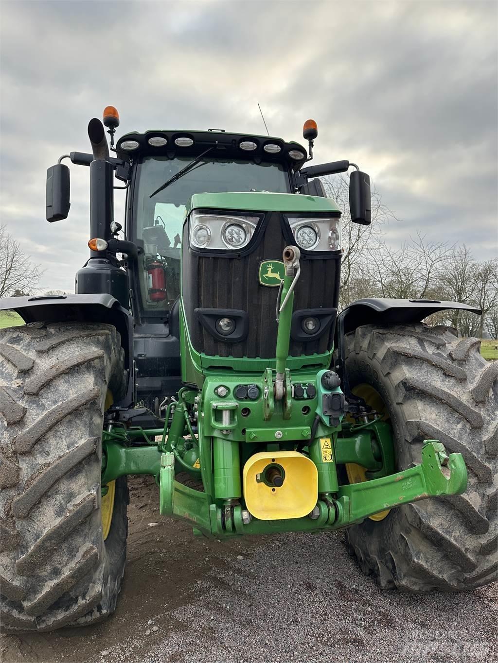John Deere 6250R الجرارات