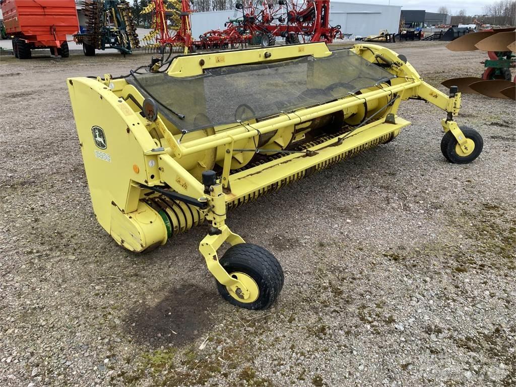 John Deere 640C Pick-up ملحقات علافات ذاتية الدفع