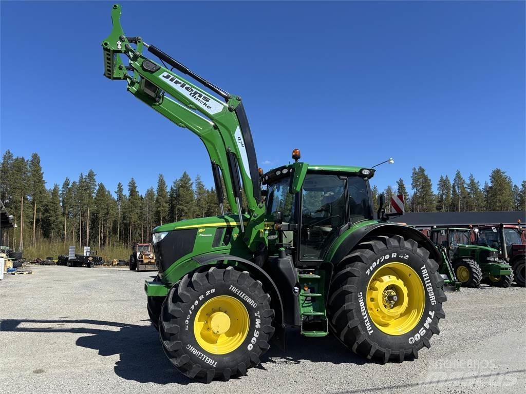 John Deere 6R 215 الجرارات
