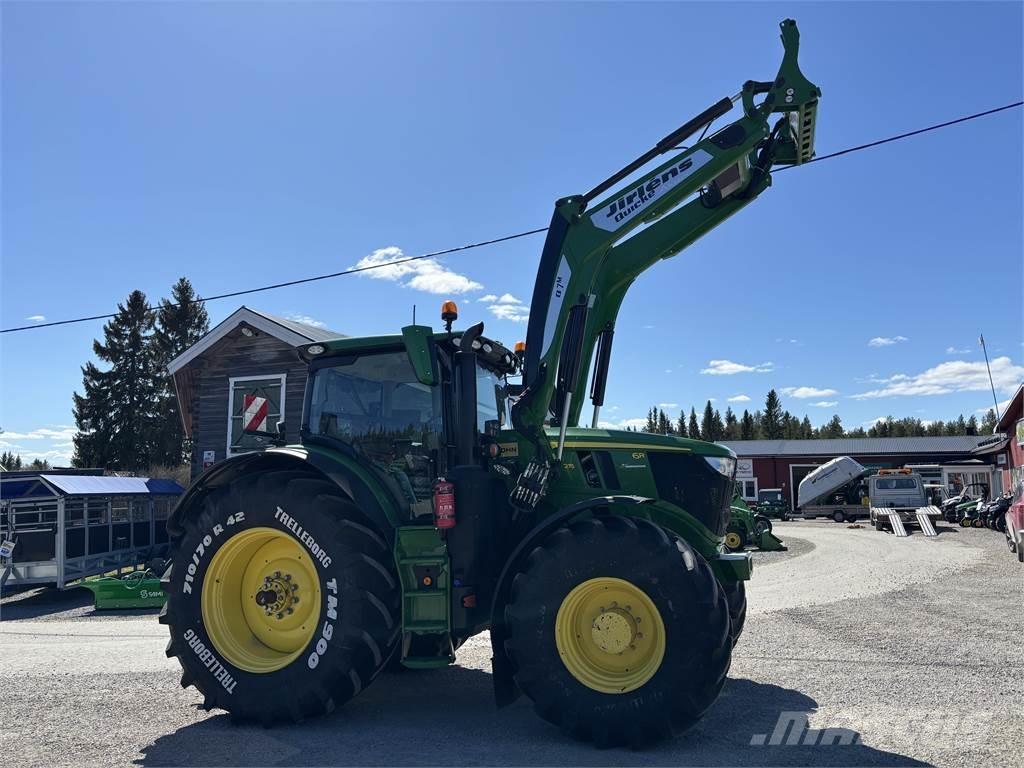 John Deere 6R 215 الجرارات