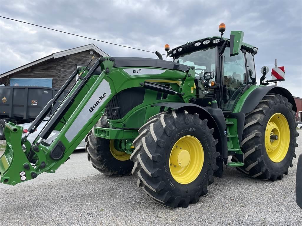 John Deere 6R 215 الجرارات