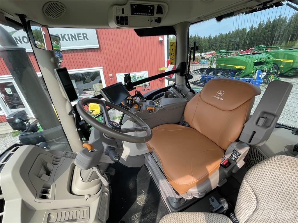 John Deere 6R 215 الجرارات