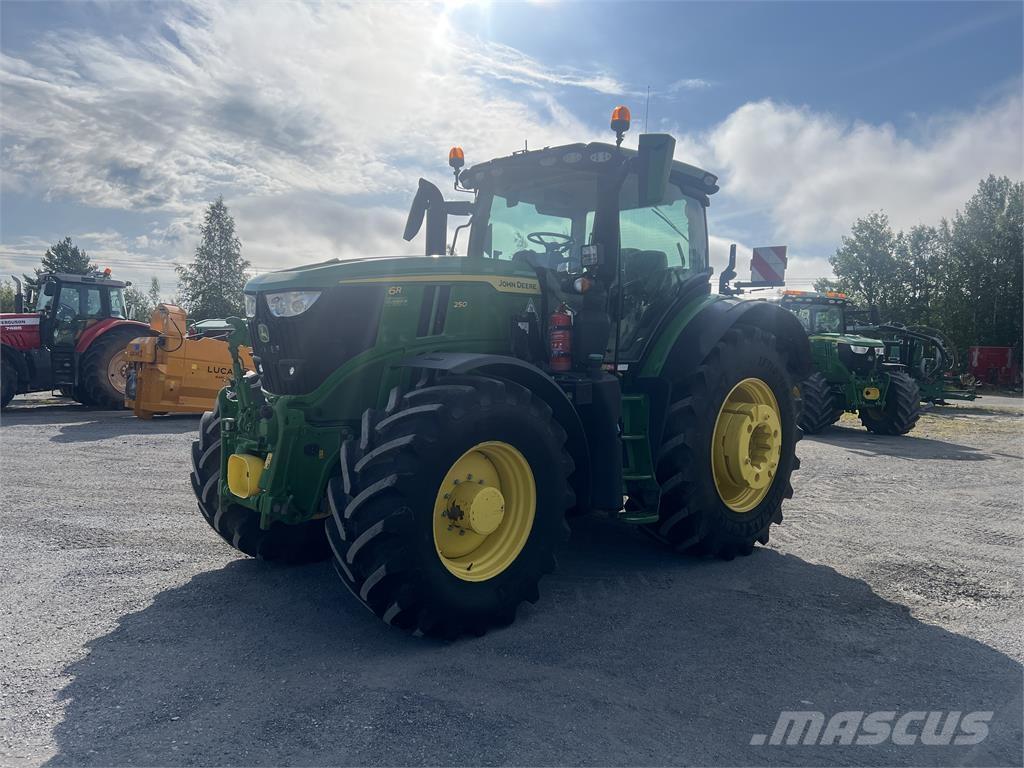 John Deere 6R 250 الجرارات