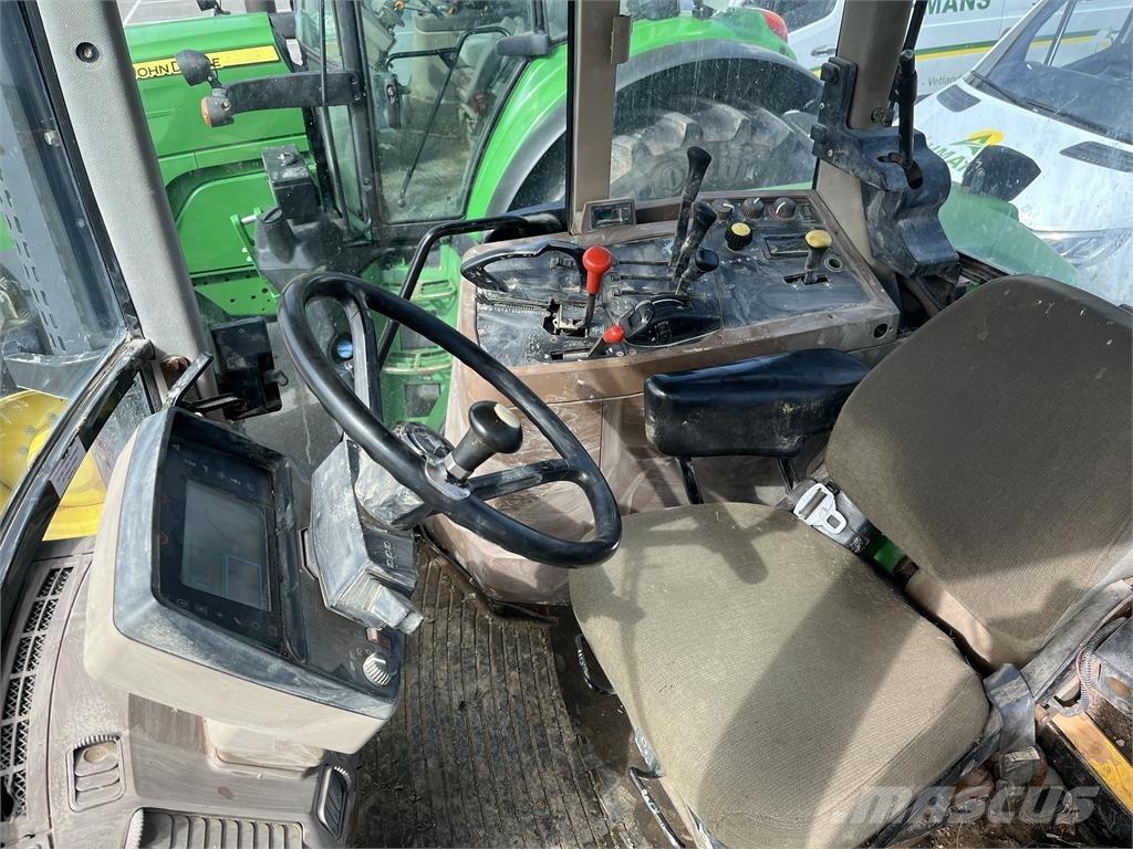 John Deere 7700 الجرارات