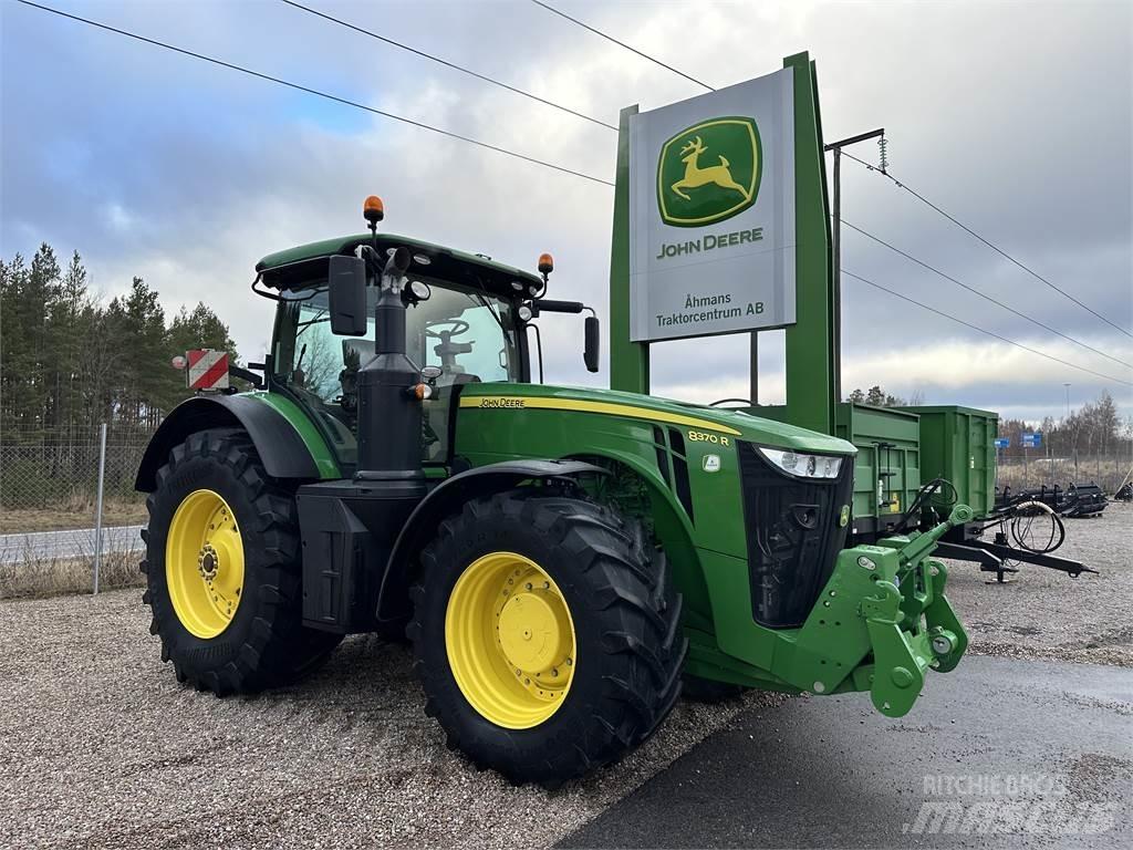 John Deere 8370R الجرارات