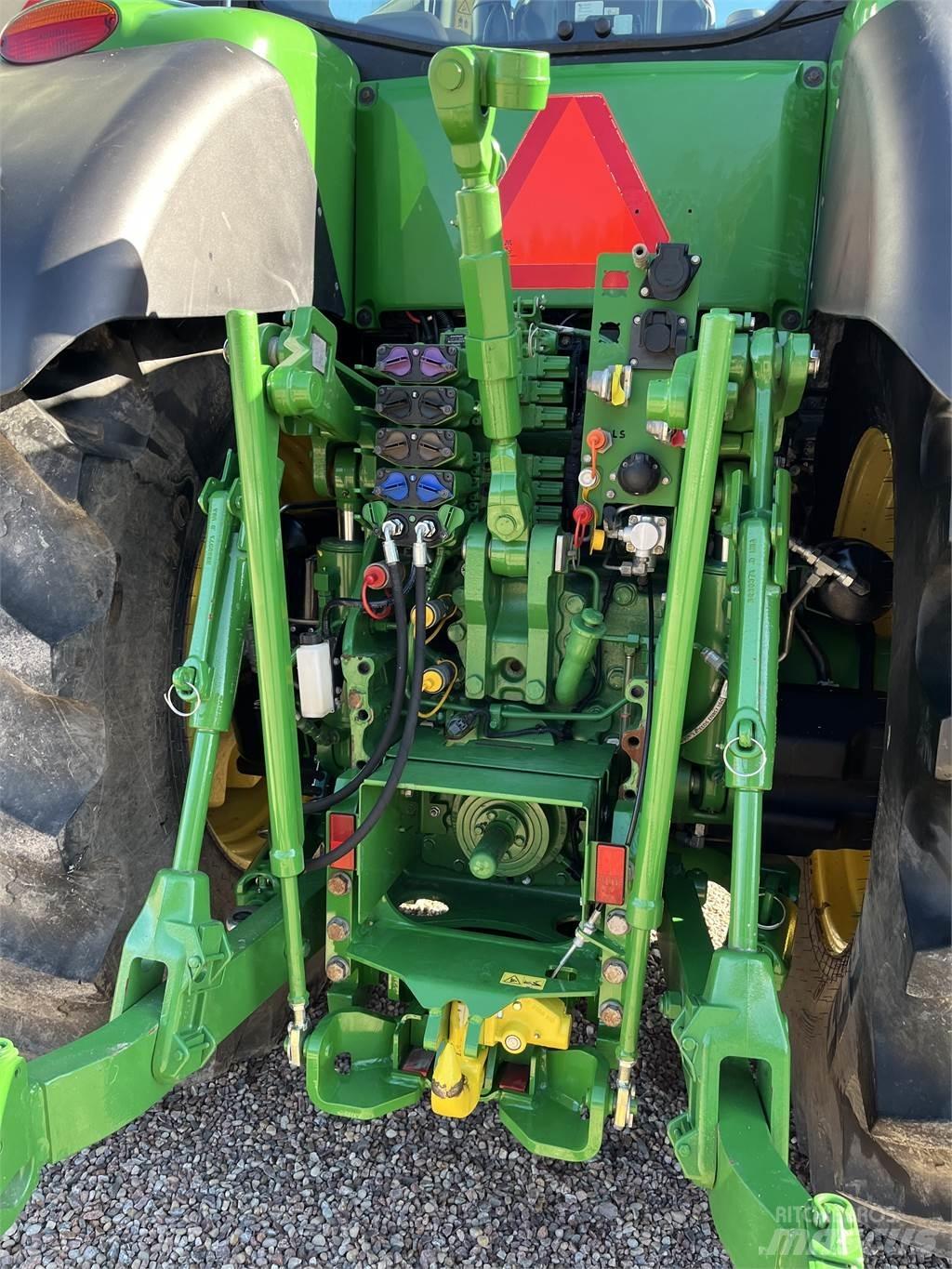 John Deere 8370R الجرارات
