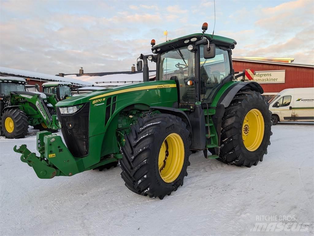 John Deere 8370R الجرارات