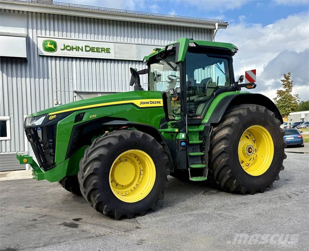 John Deere 8R 370 الجرارات