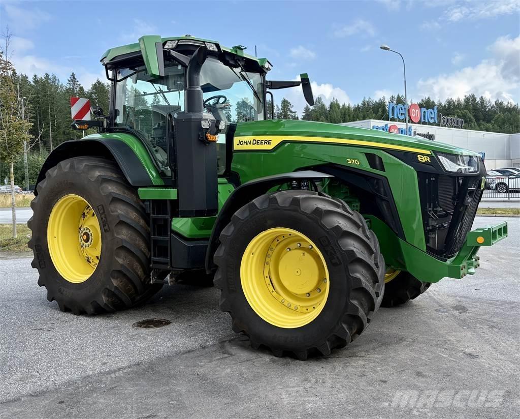 John Deere 8R 370 الجرارات