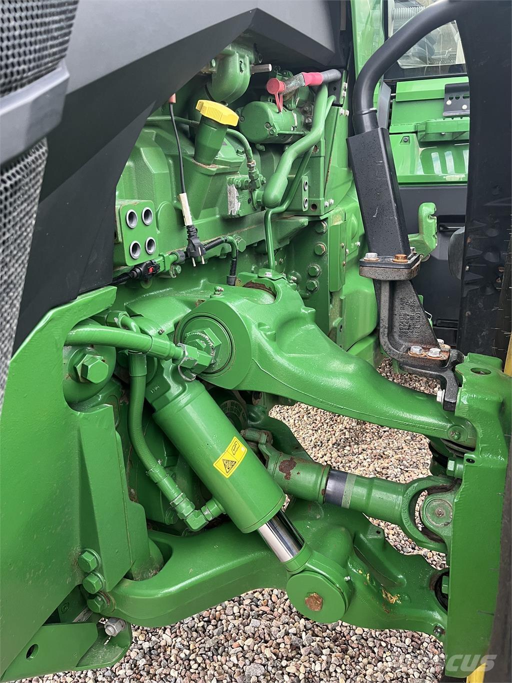 John Deere 8R 370 الجرارات