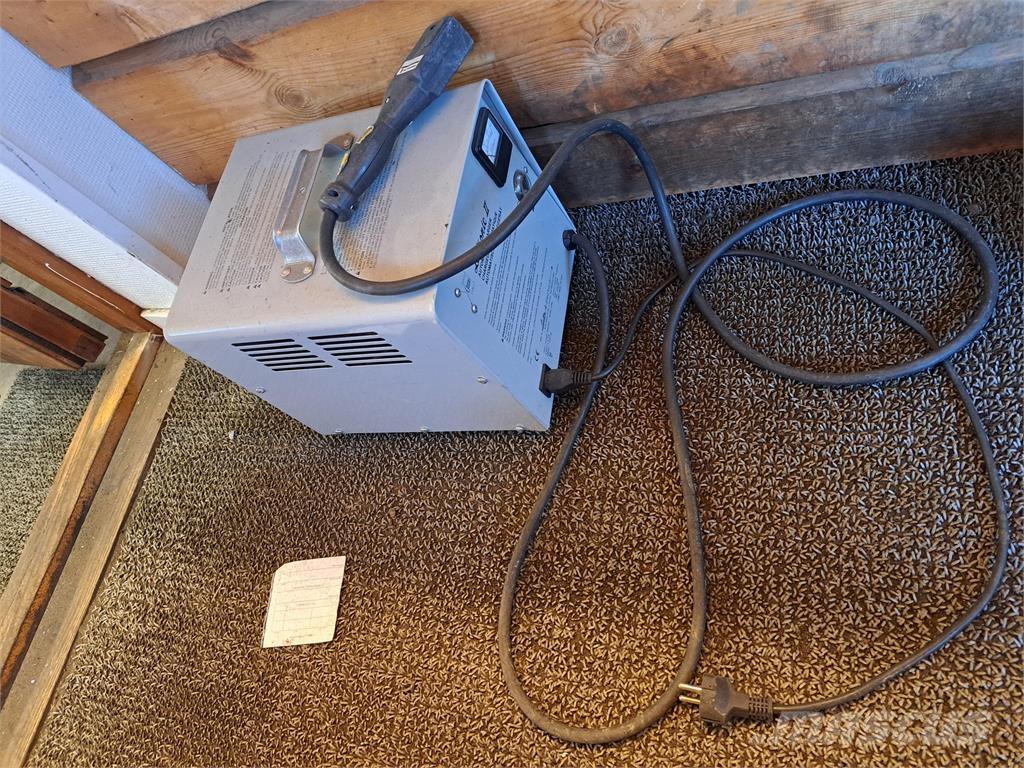 John Deere TE Gator ركوب الحشائش