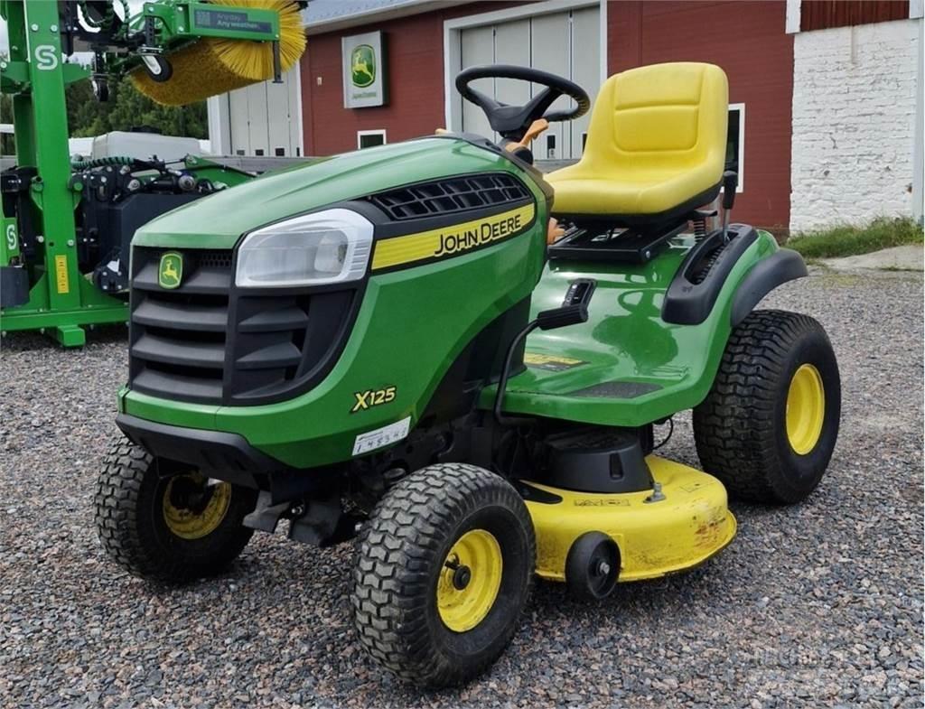 John Deere X125 ركوب الحشائش