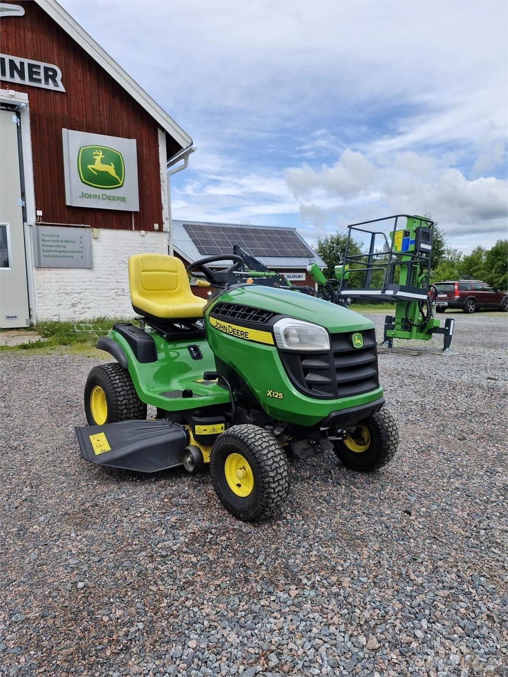 John Deere X125 ركوب الحشائش