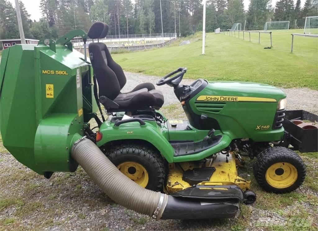John Deere x748 ركوب الحشائش