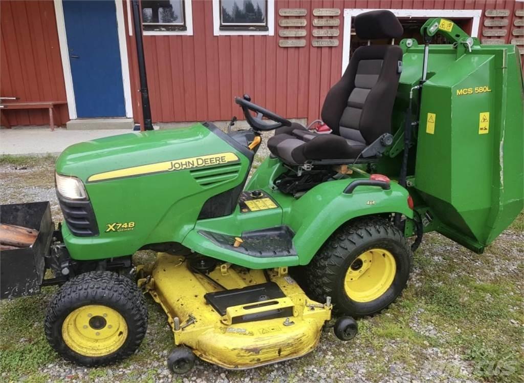 John Deere x748 ركوب الحشائش