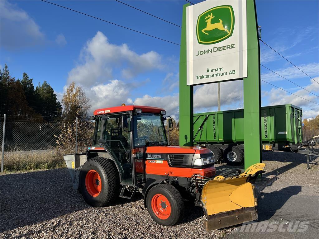Kubota L4200 ماكينات أخرى لتجهيز الأراضي