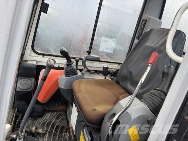 Kubota U35-3 a حفارات زحافة