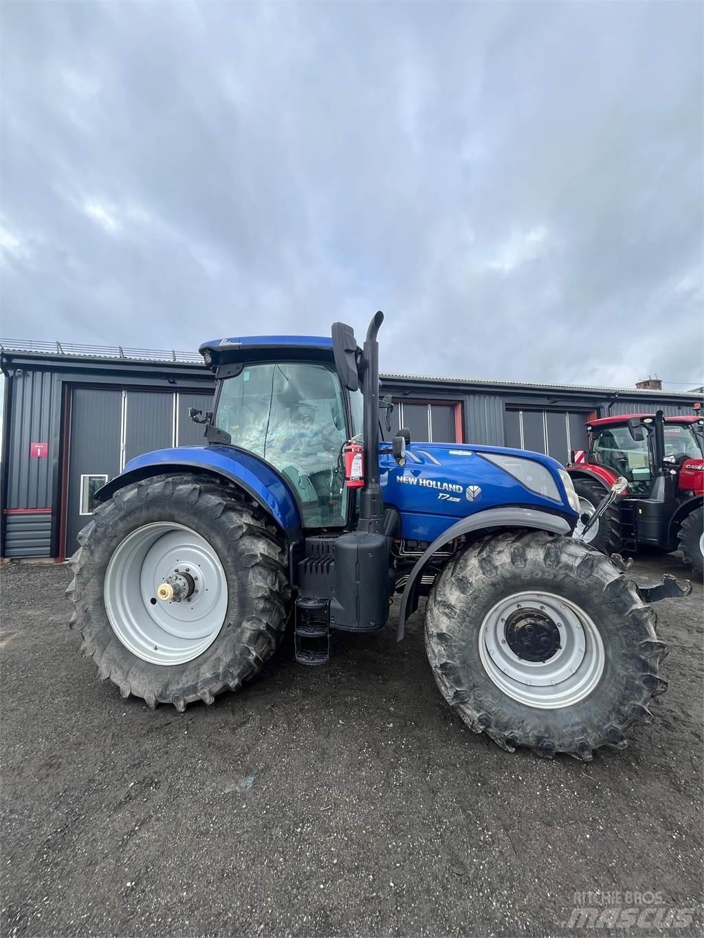 New Holland T7.225 الجرارات