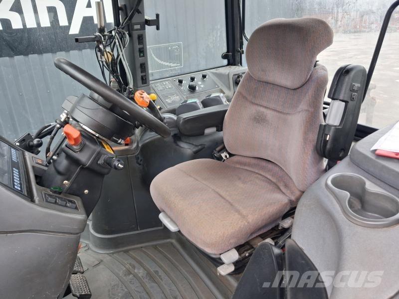 New Holland TM 190 الجرارات