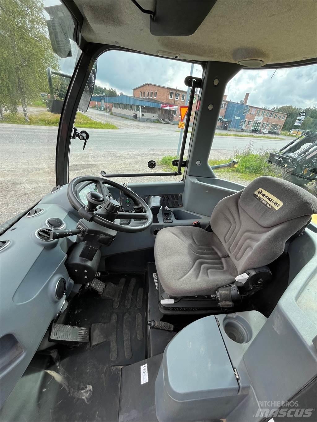 New Holland W70C لوادر بعجل