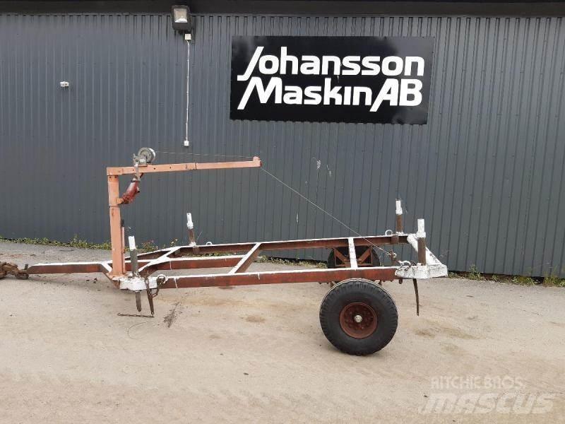  Skogvagn med vinch مقطورات تحريج