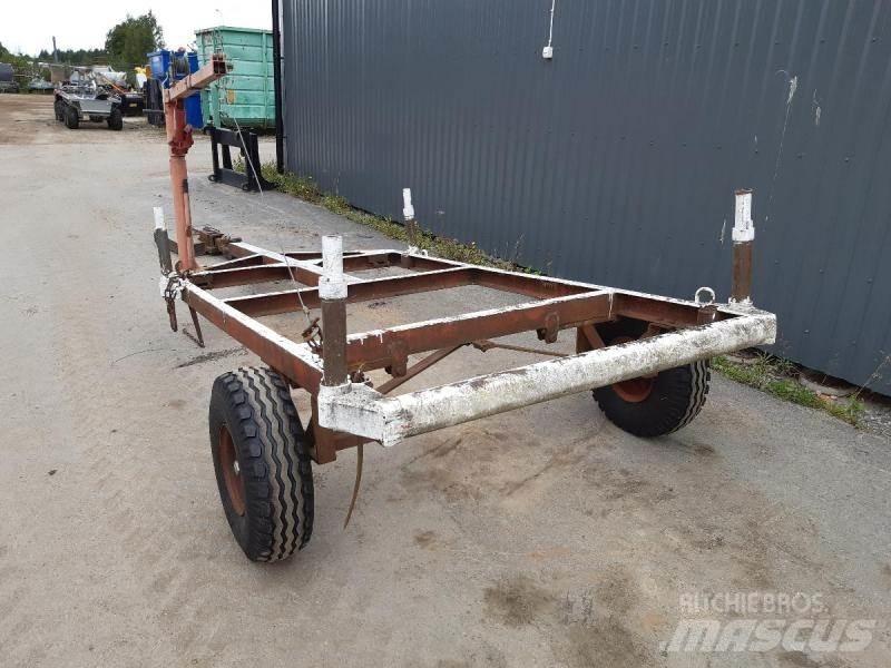  Skogvagn med vinch مقطورات تحريج