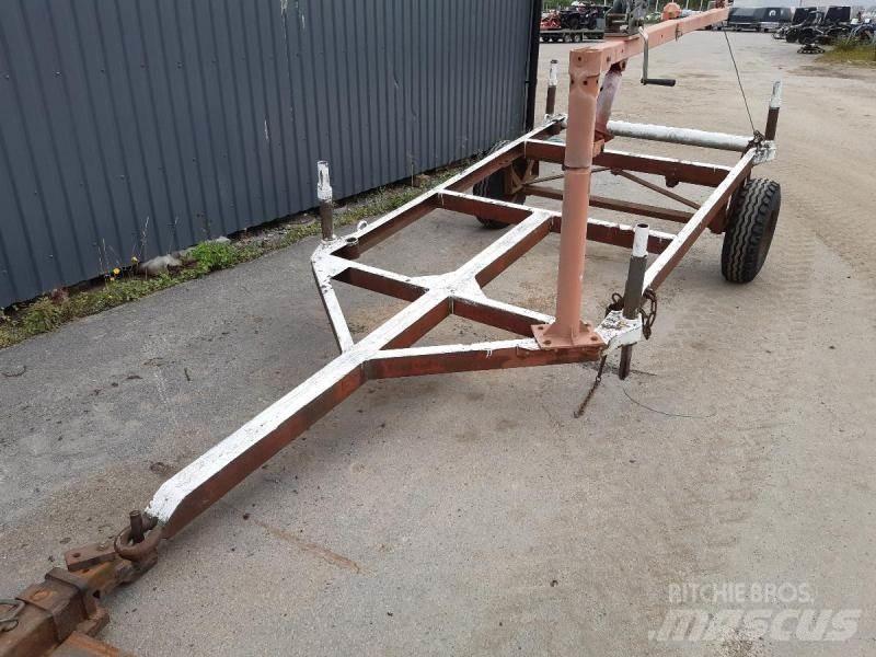  Skogvagn med vinch مقطورات تحريج