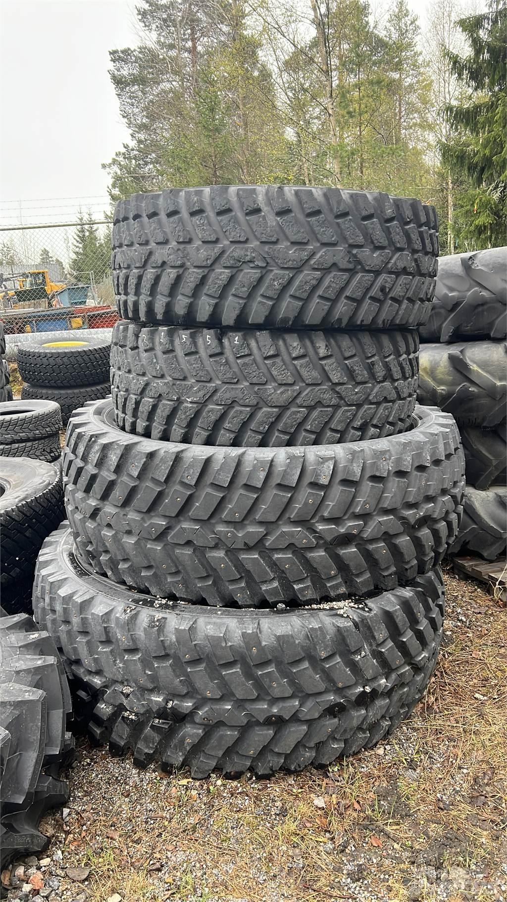  TRI2 الإطارات والعجلات والحافات