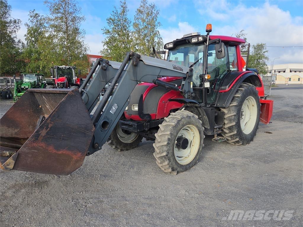 Valtra N121 الجرارات