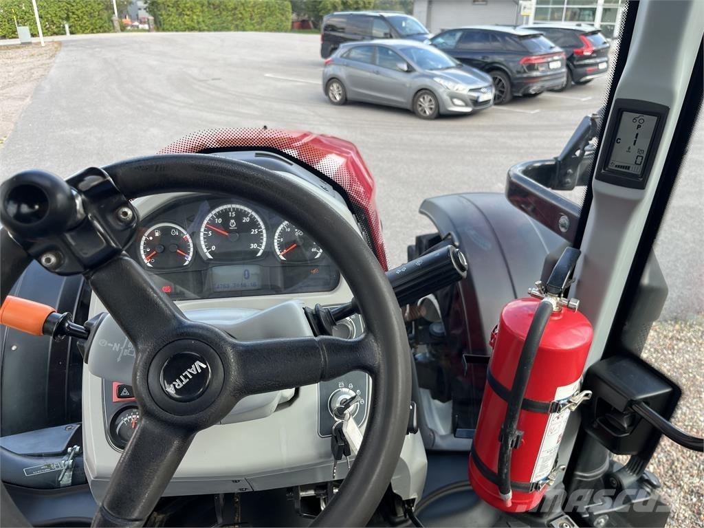 Valtra N174 الجرارات
