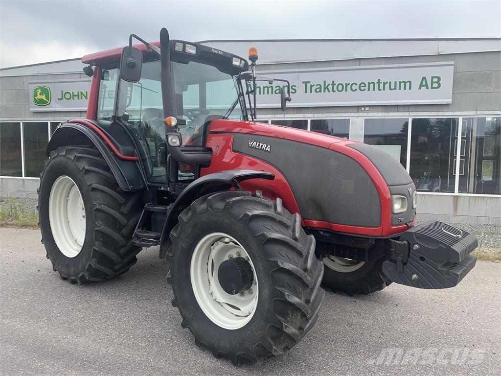 Valtra T151 الجرارات