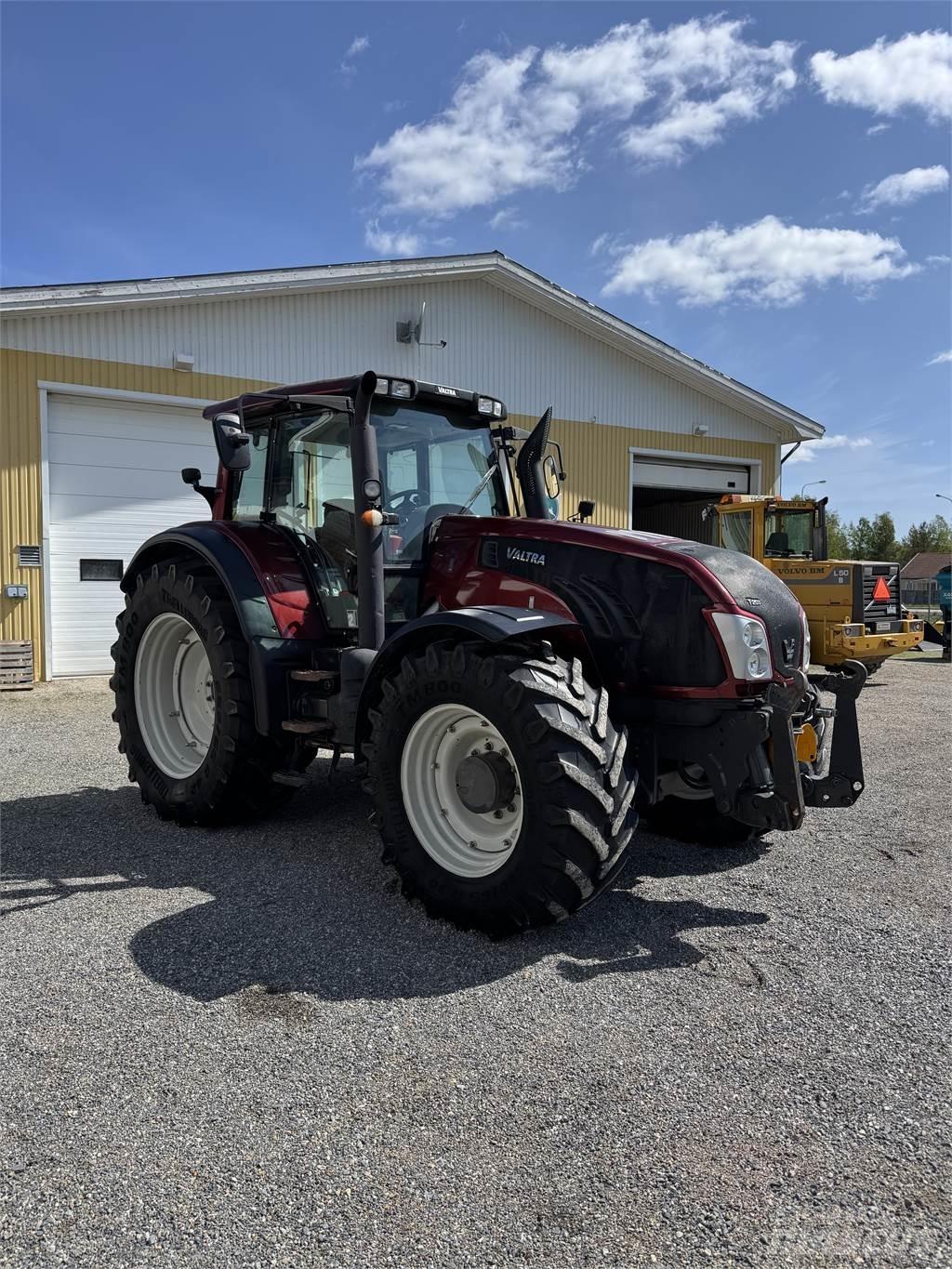 Valtra T203 Direct الجرارات