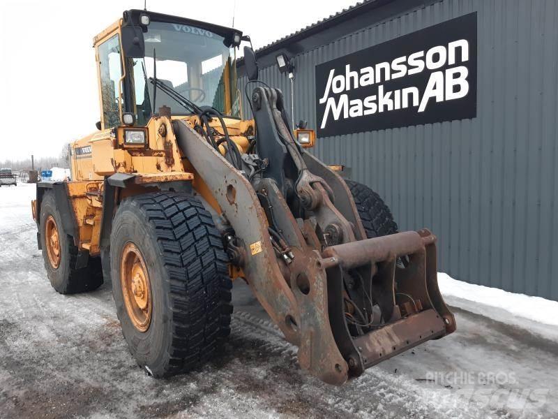 Volvo L90C لوادر بعجل