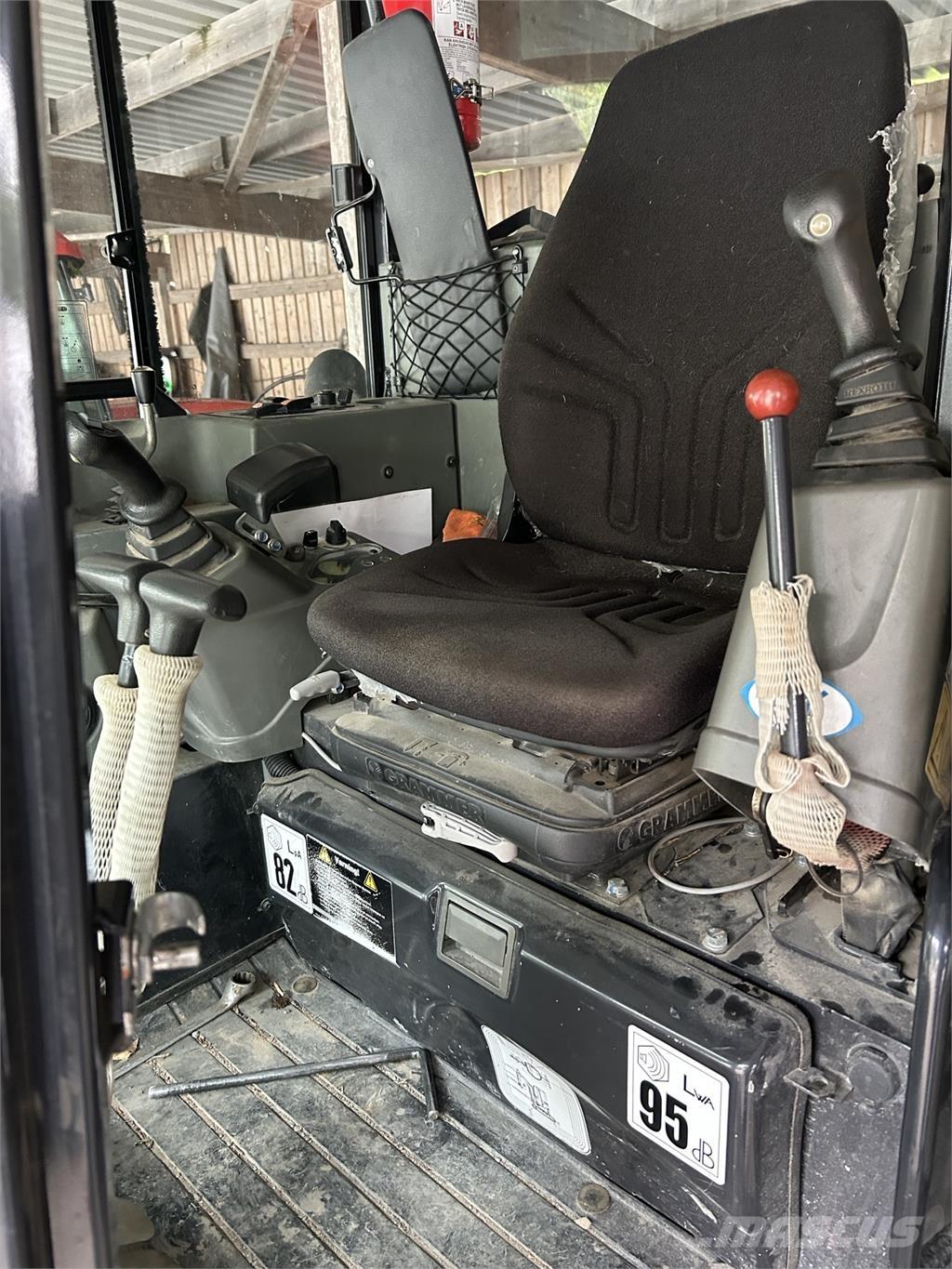 Yanmar VIO 38 GRÄVARE لوادر بعجل