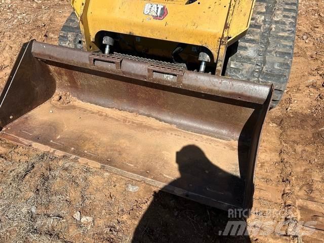 Bobcat 67 Smooth دلاء