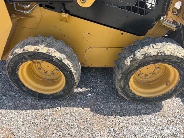 CAT 232D الإطارات والعجلات والحافات