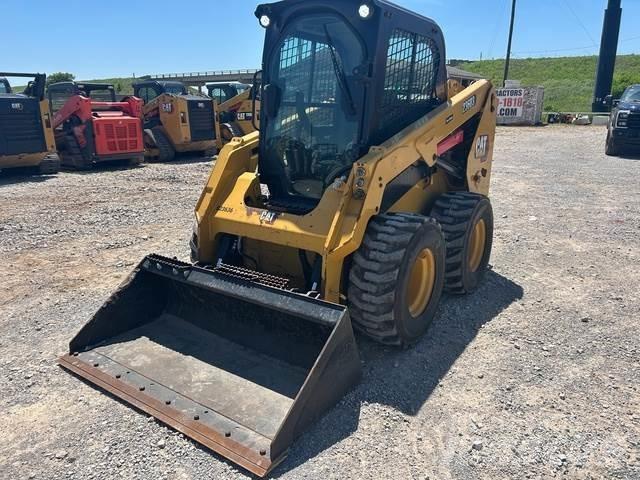 CAT 236D3 الإطارات والعجلات والحافات