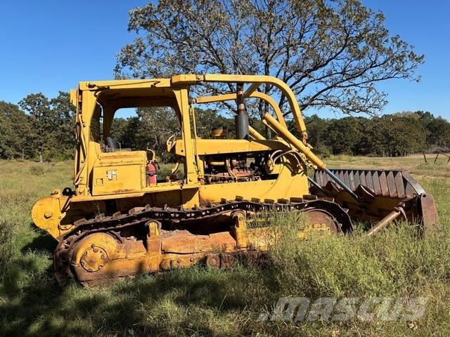 CAT D6D بلدوزرات مجنزرة