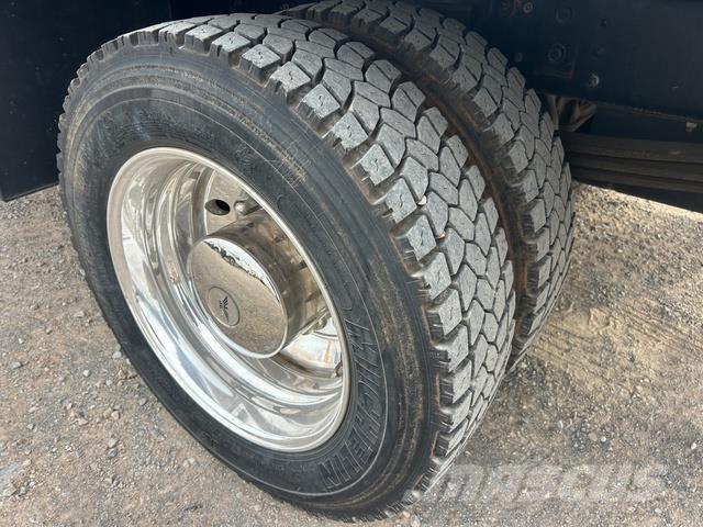 GMC C5500 شاحنات مسطحة / أوناش