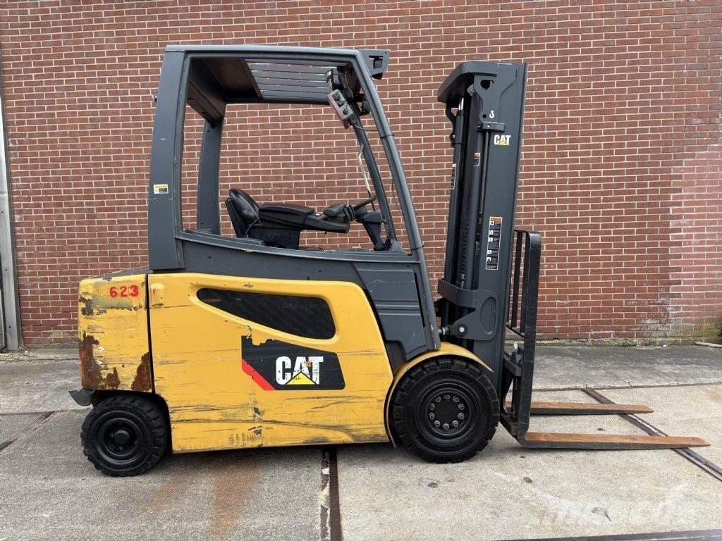 CAT 2EP5000 شاحنات ذات رافعات شوكية تعمل بالكهرباء