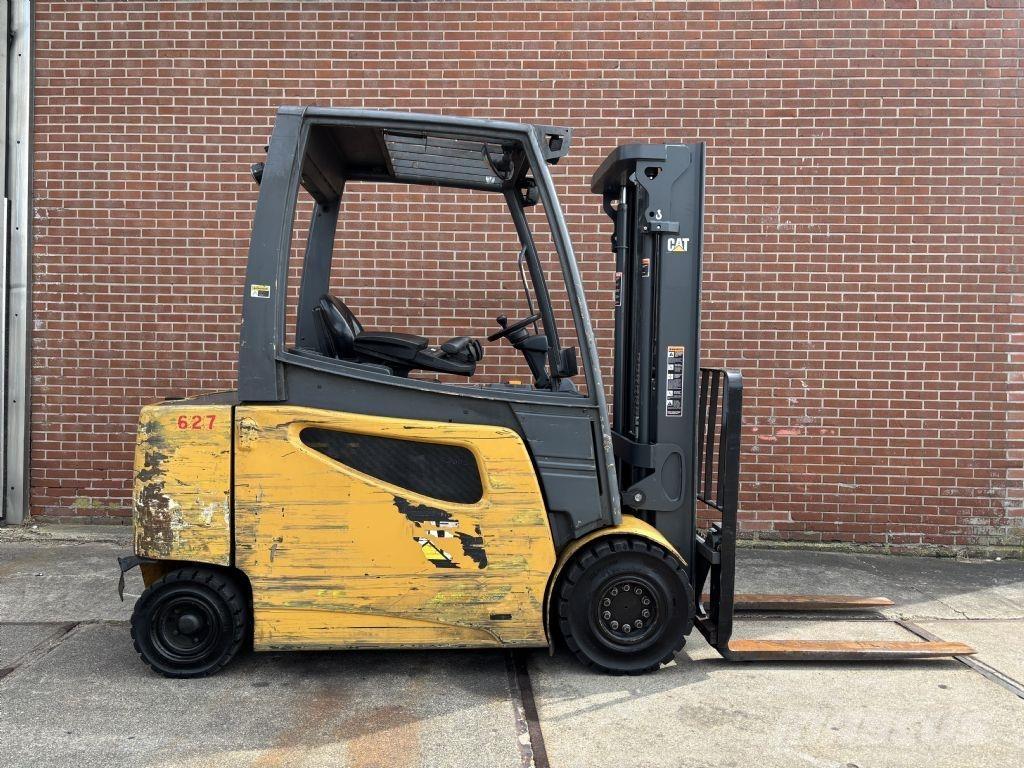 CAT 2EP5000 شاحنات ذات رافعات شوكية تعمل بالكهرباء
