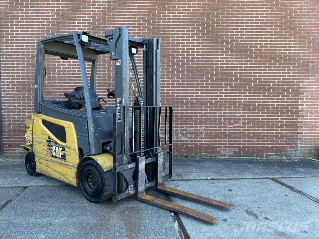 CAT 2EP5000 شاحنات ذات رافعات شوكية تعمل بالكهرباء