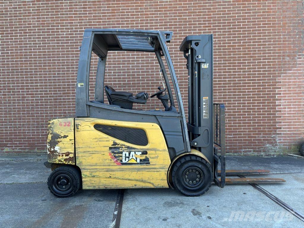 CAT 2EP5000 شاحنات ذات رافعات شوكية تعمل بالكهرباء