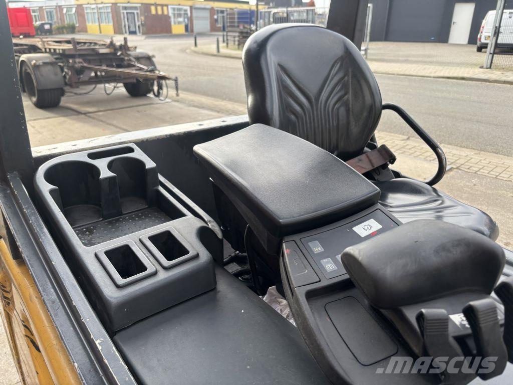 CAT 2EP5000 شاحنات ذات رافعات شوكية تعمل بالكهرباء