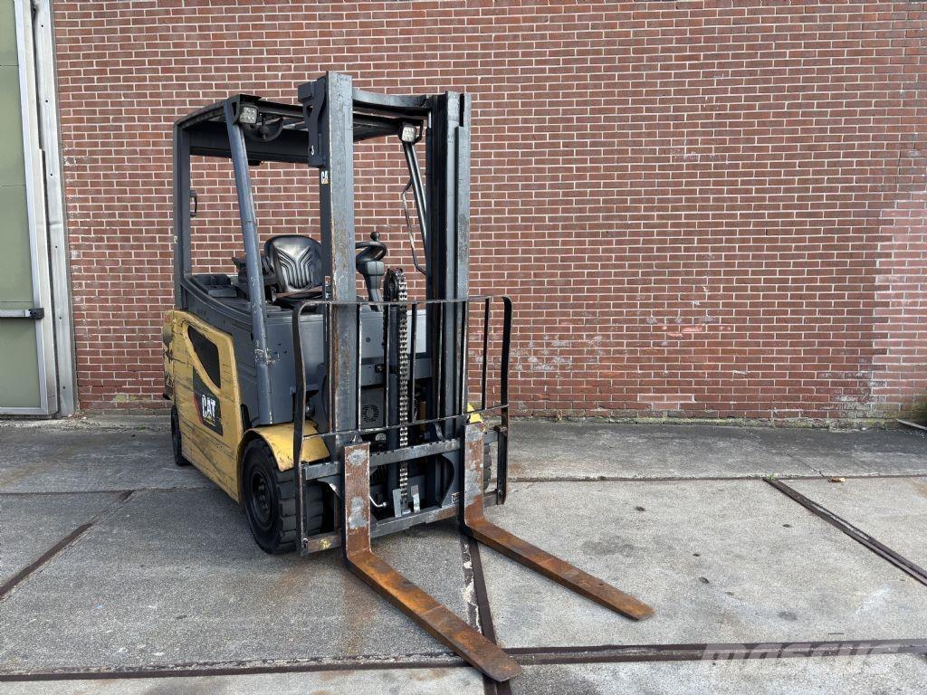 CAT 2EPC5000 شاحنات ذات رافعات شوكية تعمل بالكهرباء