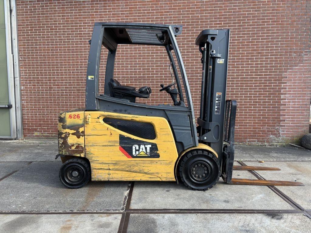 CAT 2EPC5000 شاحنات ذات رافعات شوكية تعمل بالكهرباء